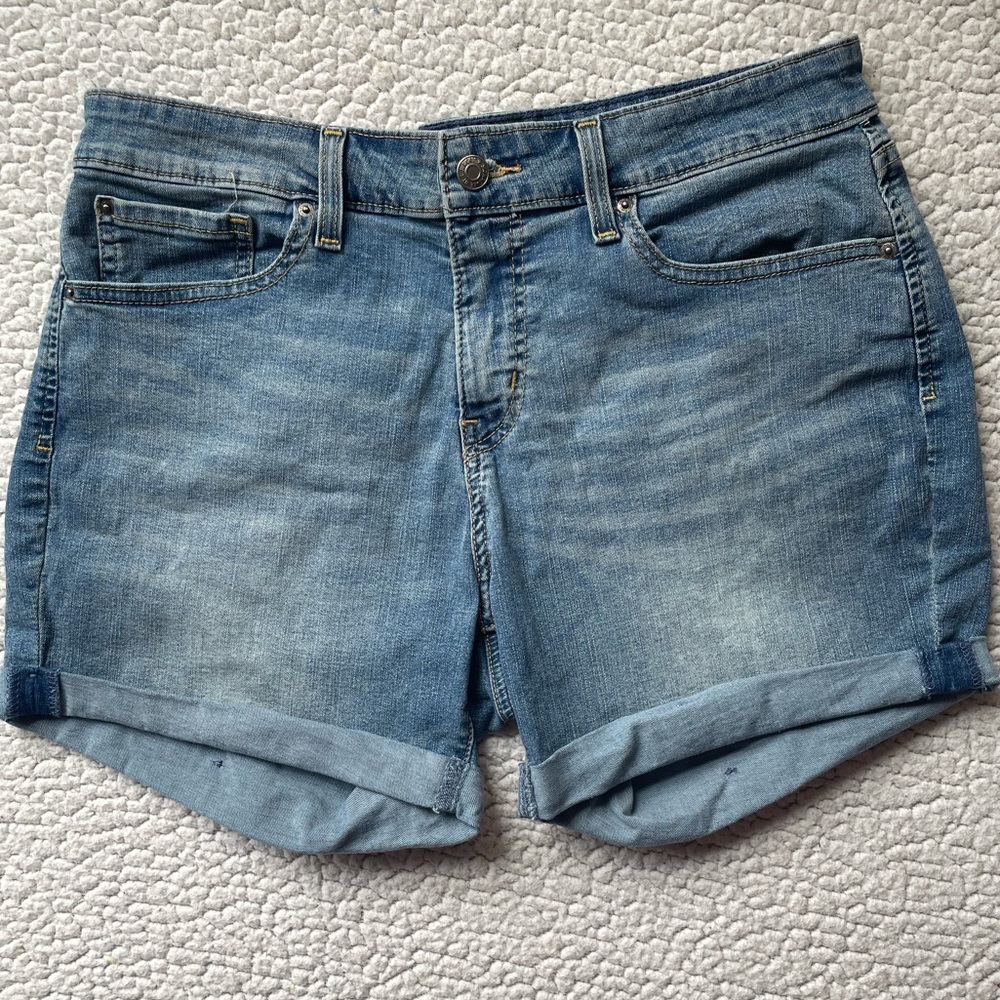 Levi’s Strauss Gold Blue Denim Mid Rise Fit Cuffed Jean Short